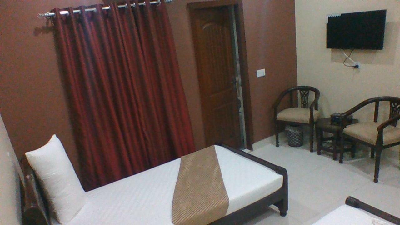 Red Roof Hotel Sahiwal 외부 사진