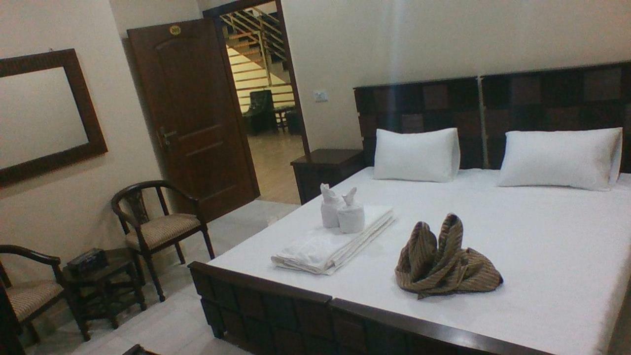 Red Roof Hotel Sahiwal 외부 사진