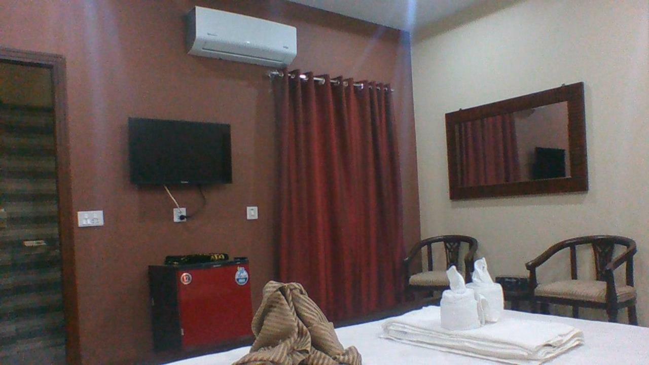 Red Roof Hotel Sahiwal 외부 사진