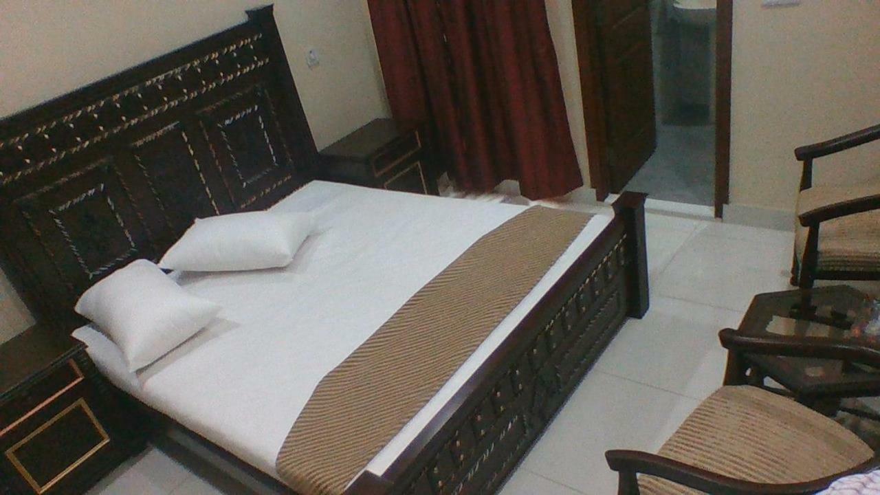 Red Roof Hotel Sahiwal 외부 사진